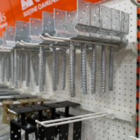 Двоен Кука за Носеща Шина Метален Експозитор 2068